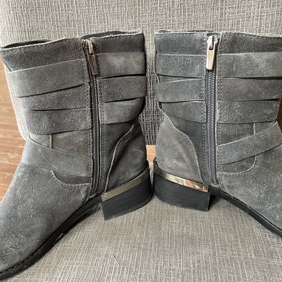 Vince Camuto grey suede moto booties - Picture 4 of 11